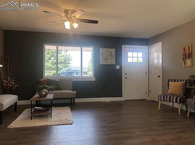 1825 Capulin Dr — Photo 2