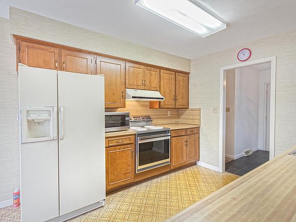 4th image of 5974 Blackhorse Ln