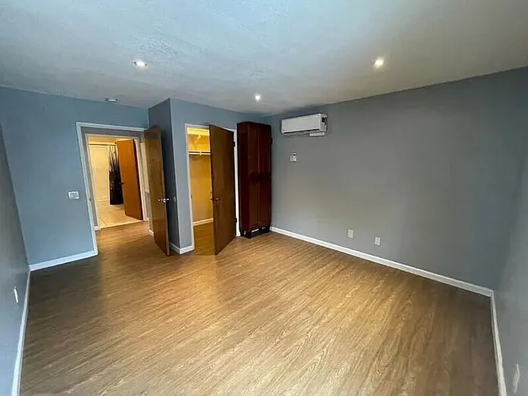 8324 Regents Rd #1B — Photo 4