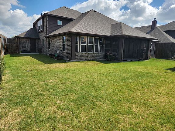 5th image of 1708 Grady Ln