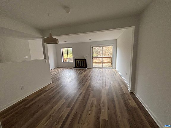 5th image of 988 Salisbury Sq
