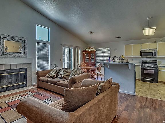 5th image of 2413 Fairway Glen St