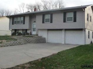 3925 N 101st St, Omaha, NE 68134