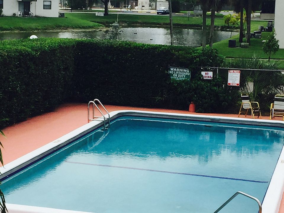 1st image of 6 Pleasant Hill Ln