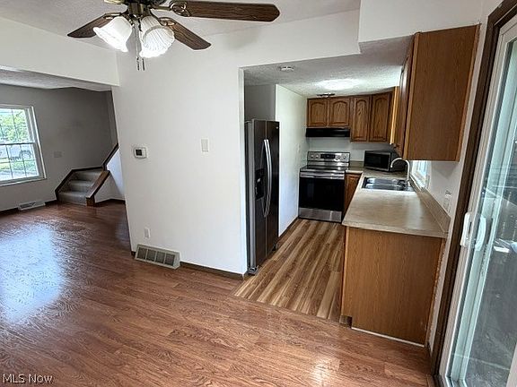 3rd image of 533 Valley Dr #B-5