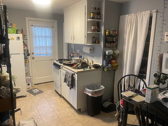 Studio, 675 sqft, $2,200 — Photo 2