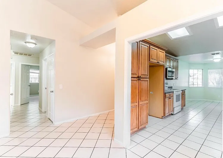 1304 Tyler Ct — Photo 10