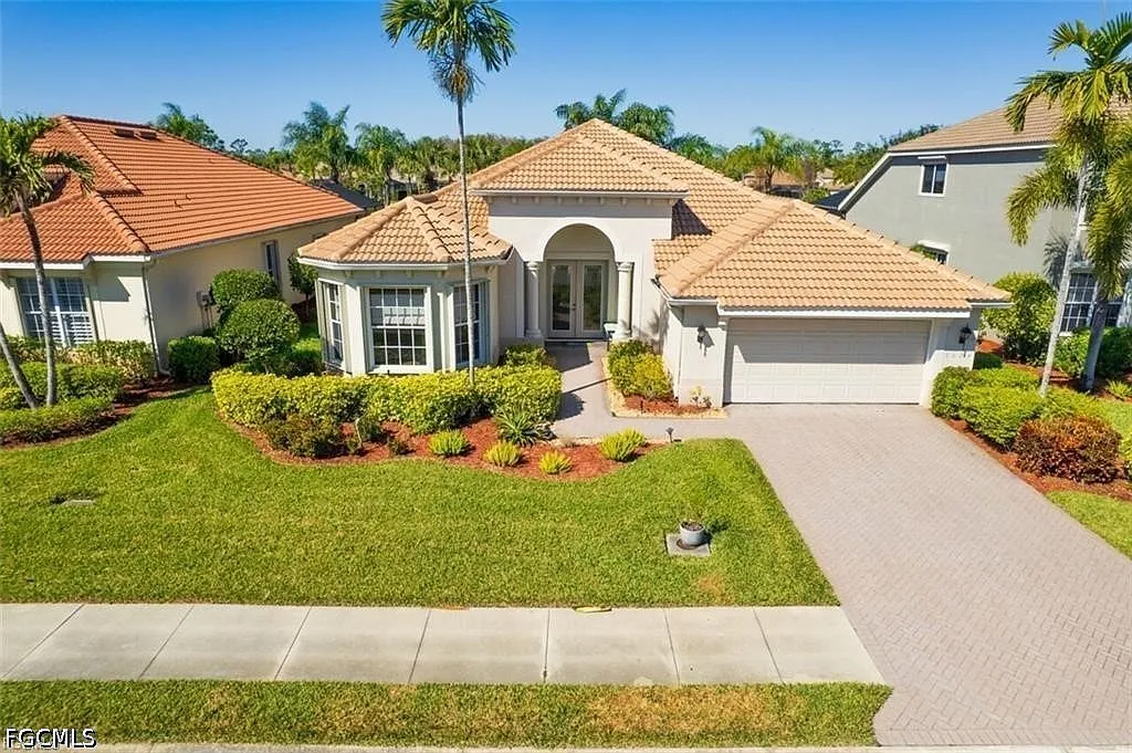 2 bed, 2.0 bath, 2052 sqft, $7,600 — Photo 1