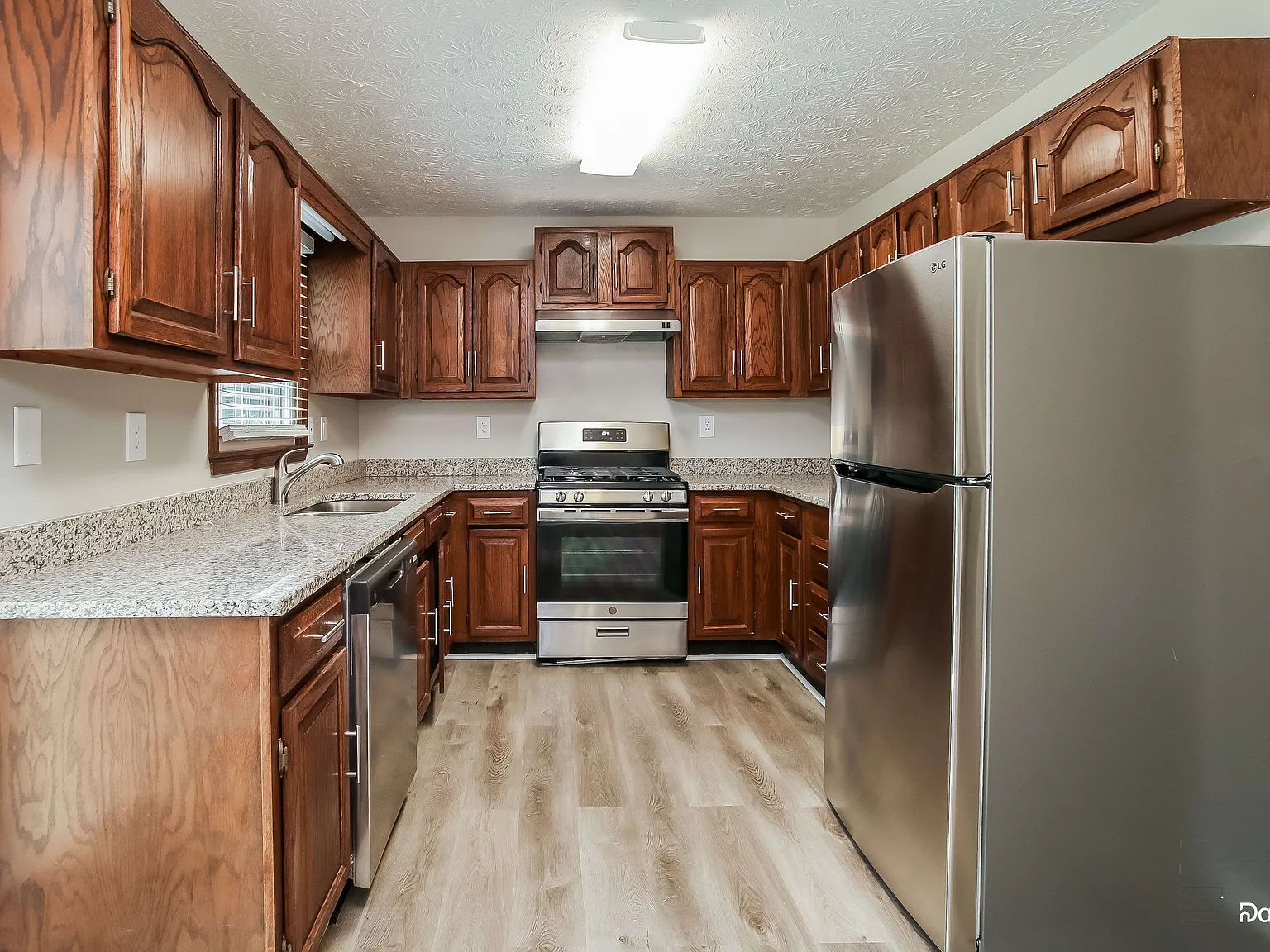 3 bed, 2.0 bath, 1657 sqft, $1,795 — Photo 2