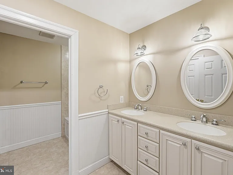 9904 Hall Rd — Photo 23