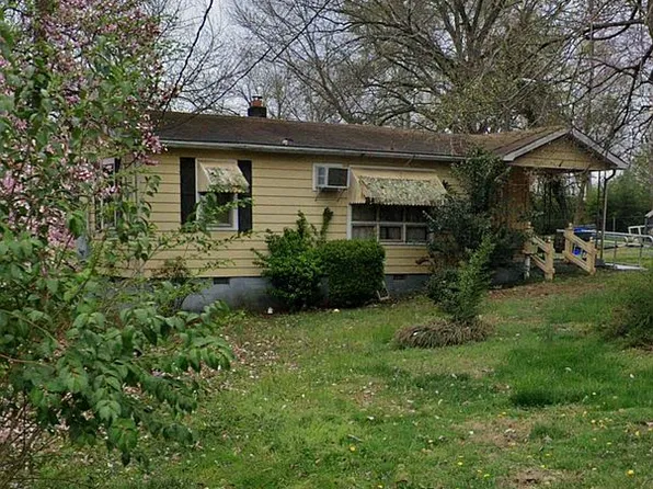 327 Womble St, Siler City, NC 27344