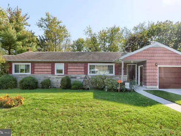 180 W Caren Dr, Grantville, PA 17028