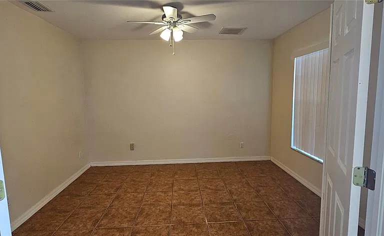 3007 SW Santa Barbara Pl — Photo 3