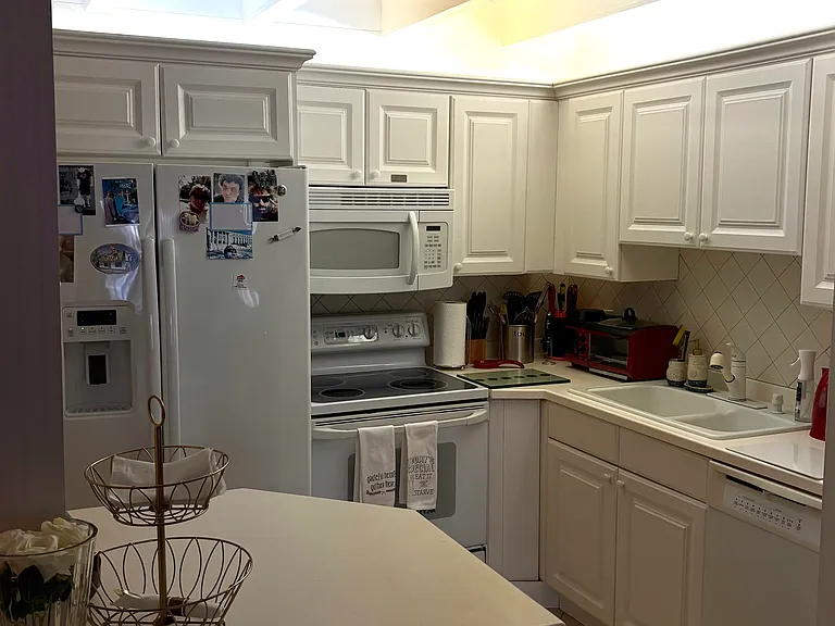 368 Harbour Dr — Photo 6