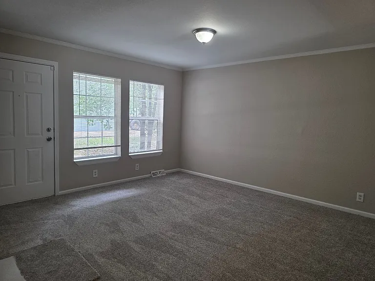 1135 S Navajo St — Photo 5