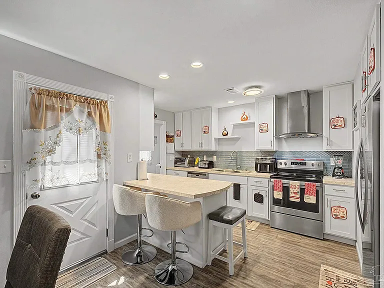 5706 Ventura Ln — Photo 9