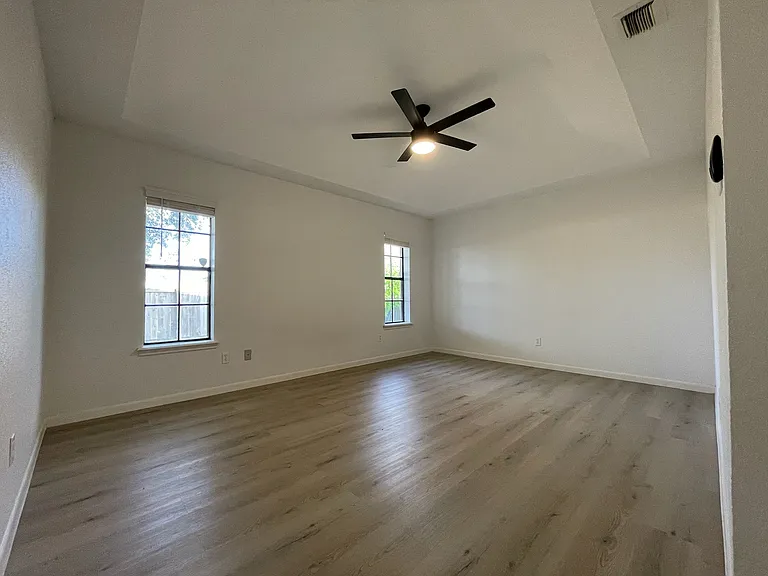 2201 Pin Oak Rd — Photo 8