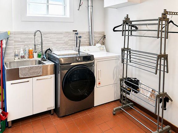 5th image of 65 Ridge Point Cres