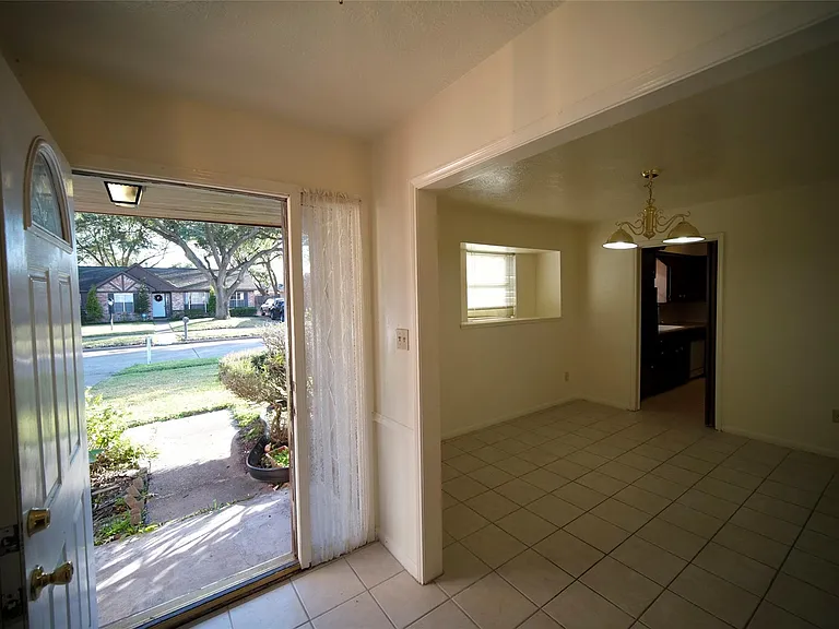 12510 Bexley Dr — Photo 2