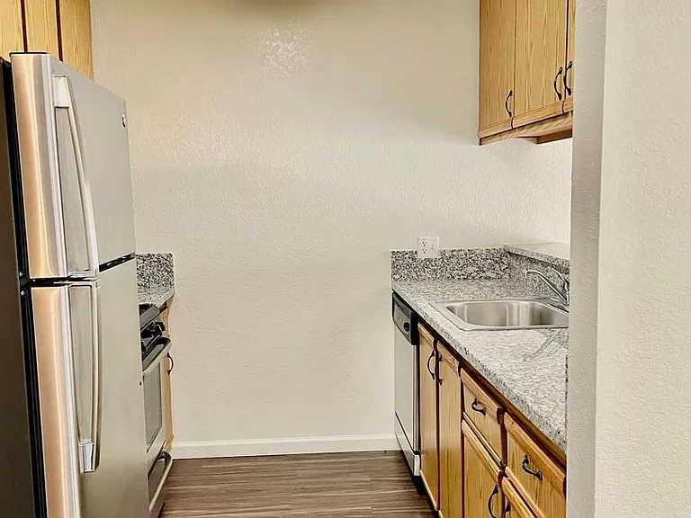 Hollister Apartment Complex — Photo 16