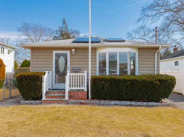 718 Hyman Avenue, West Islip, NY 11795