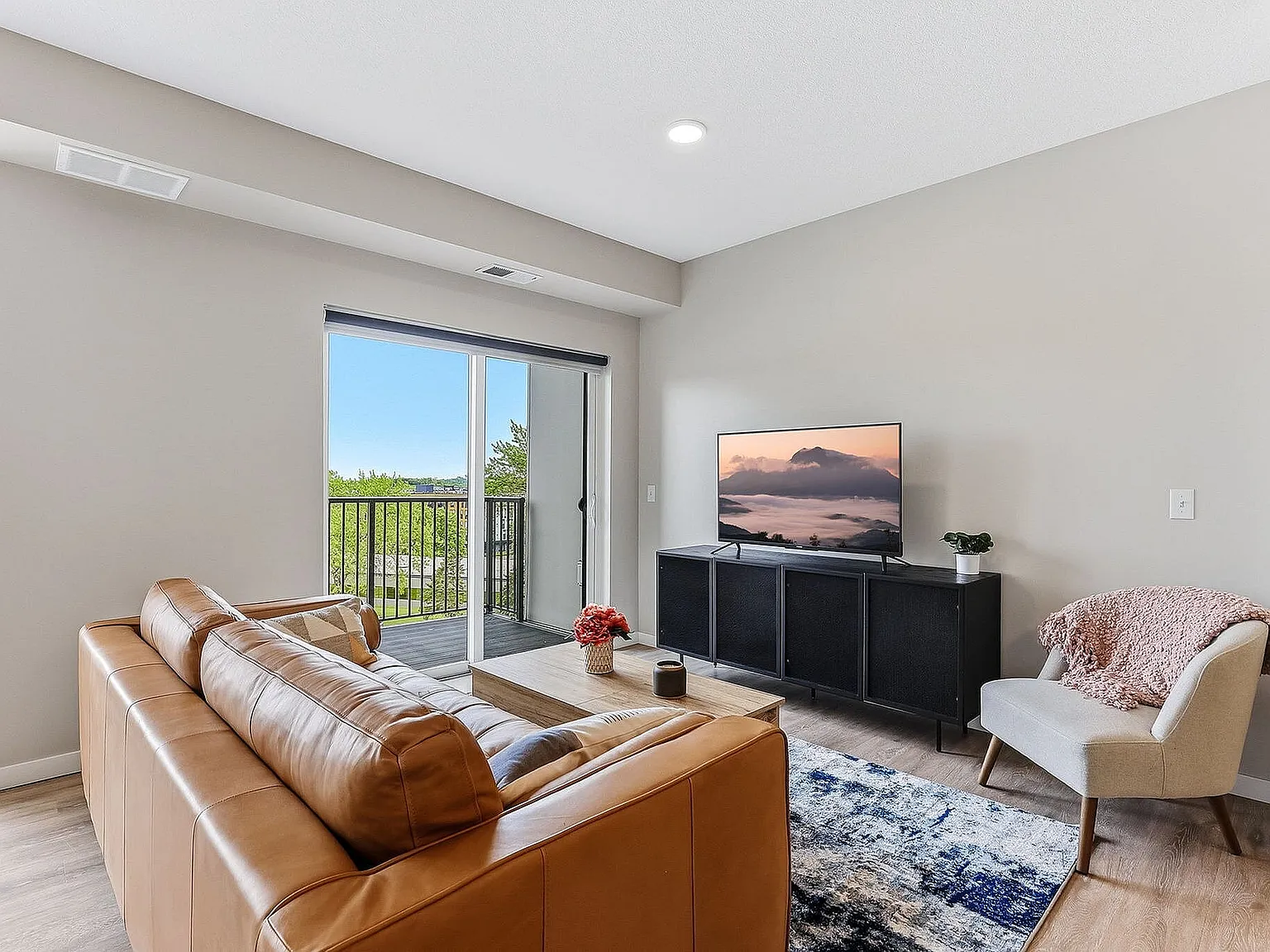 Townline Apartments — Photo 4