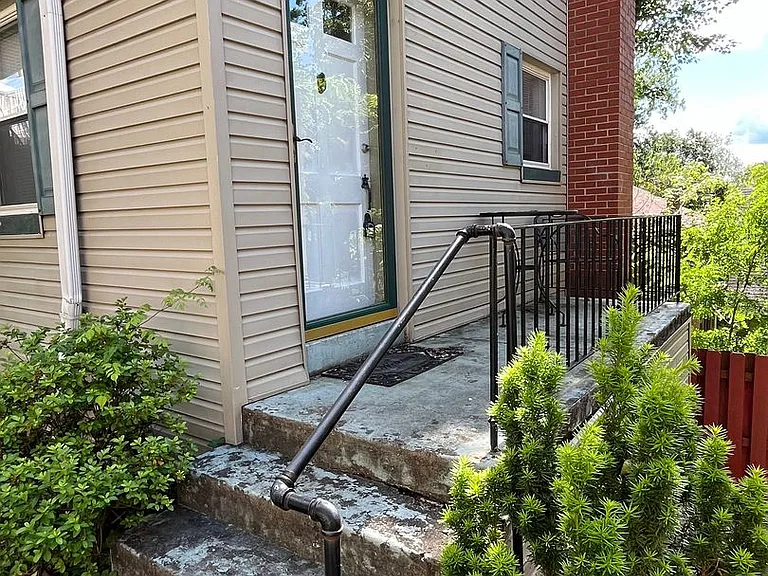 112 Shepherd Ave — Photo 1