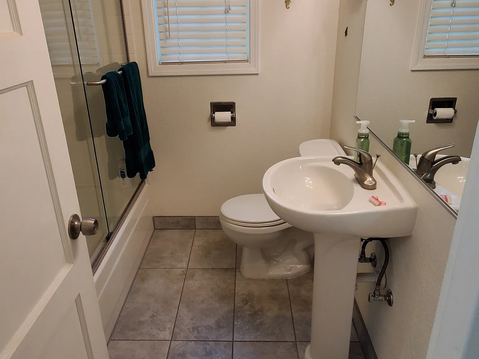 3 bed, 1800 sqft, $850 — Photo 4