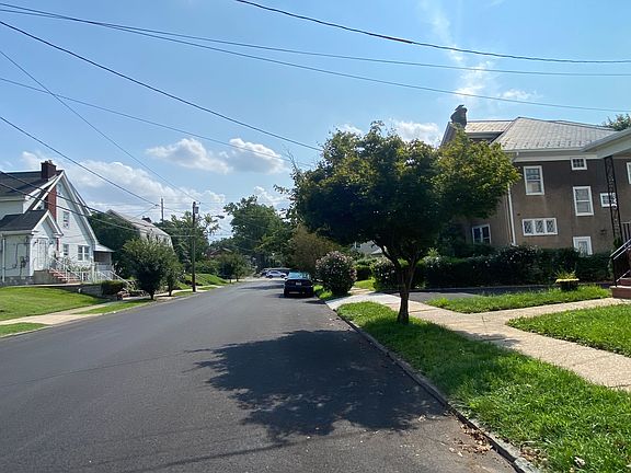 5th image of 560 Highland Ave