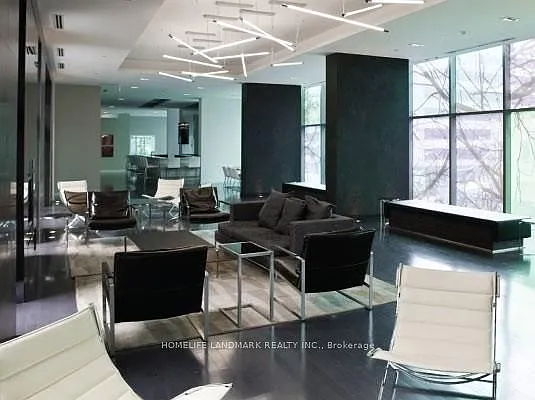 37 Grosvenor St #608 — Photo 12