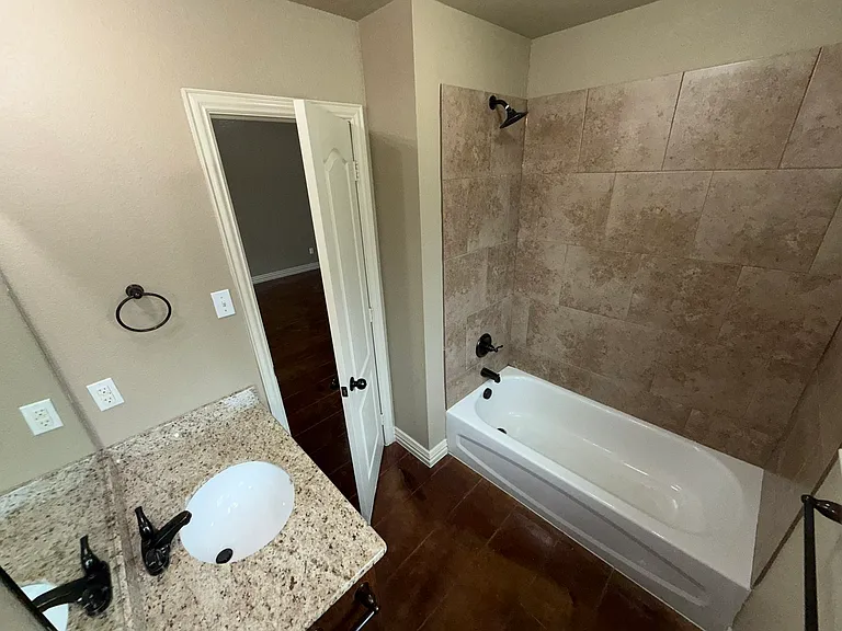 1002 Ferrara Cir #B — Photo 9