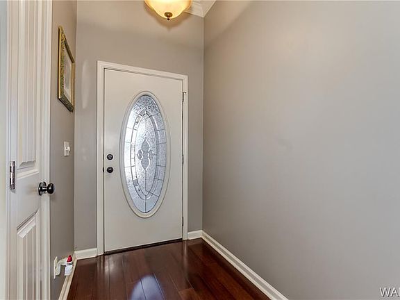 3rd image of 4931 Windsor Ln