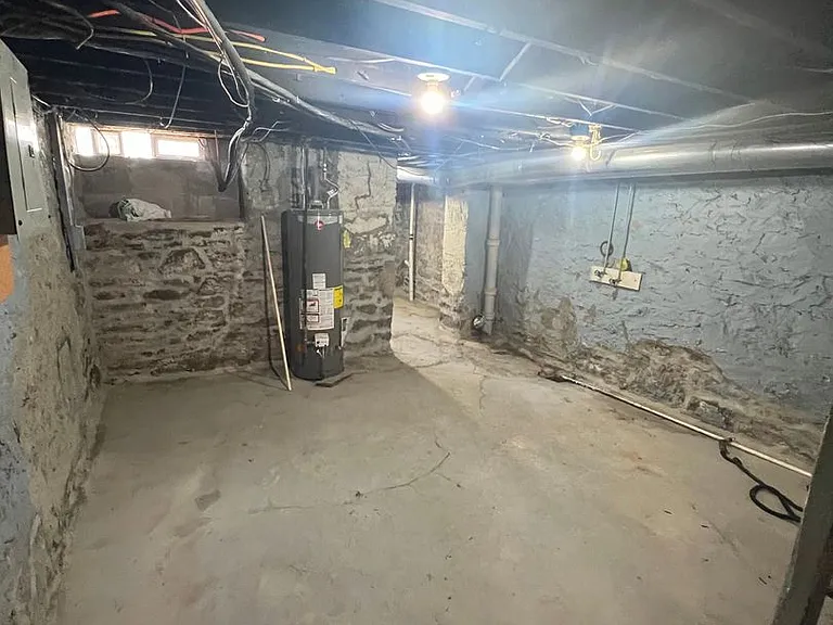 2431 N High St — Photo 14