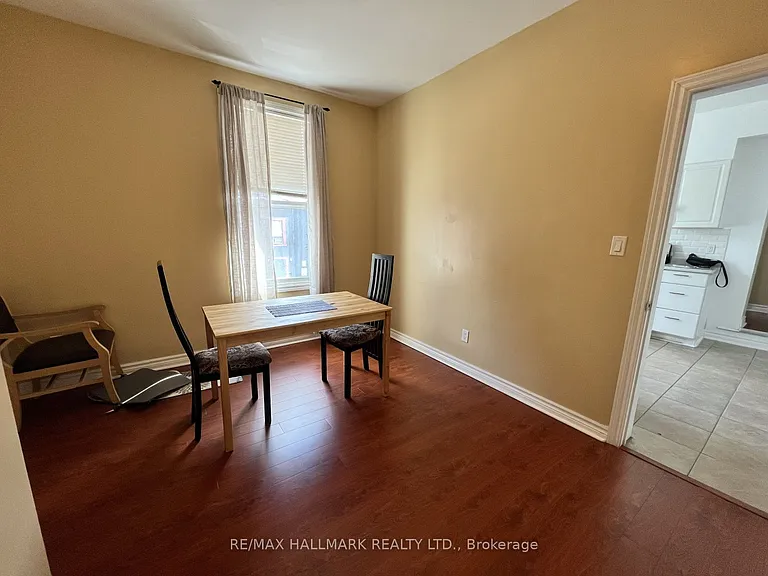 374 Dundas St E #2 — Photo 4