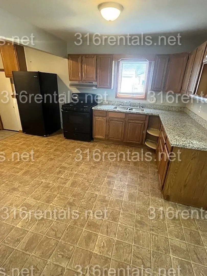 $999 - **Coming Soon** 3 Bedroom / 1.5 Bathroom - Single Family Home — Photo 3