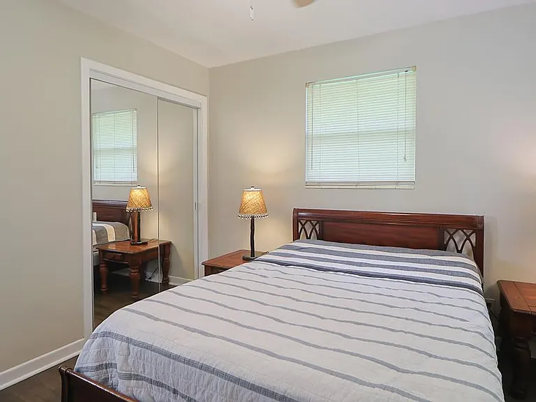 10 Barcelona Ave — Photo 22