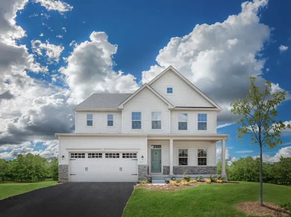 1092 Woodmont Ln N, Catasauqua, PA 18032