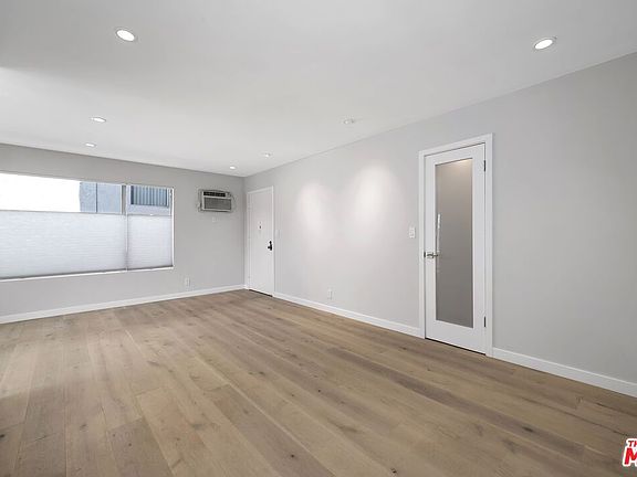 5th image of 1112 N Olive Dr APT 1