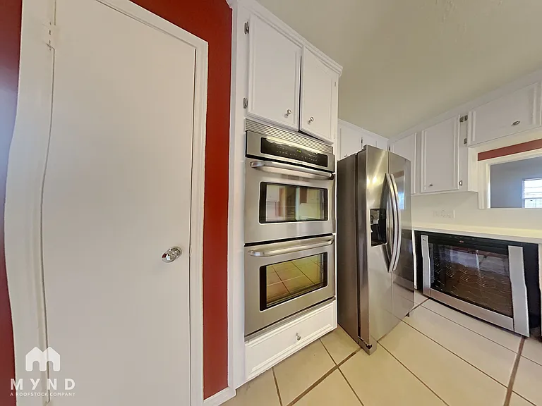 2103 Woodland Springs St — Photo 6