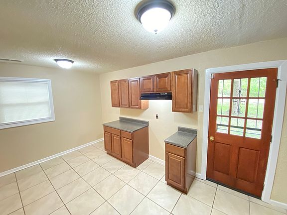 3rd image of 4592 Sunnybrook St