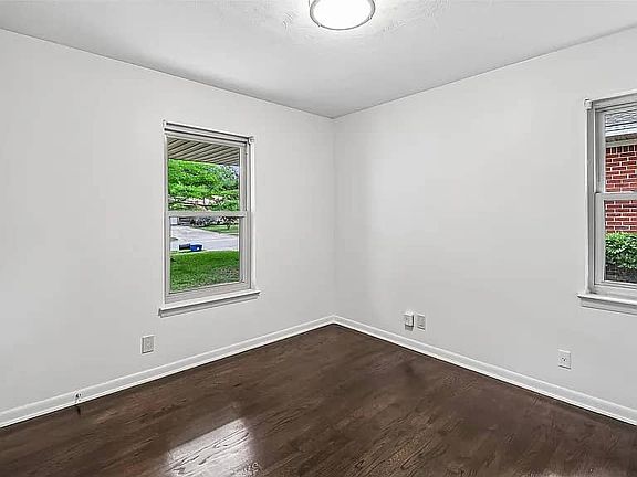 5th image of 326 Harman St
