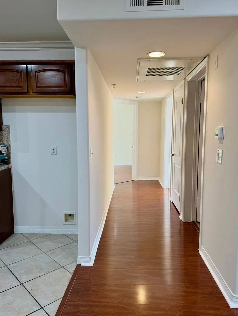 Spacious 2 bedroom condo in Van Nuys — Photo 4