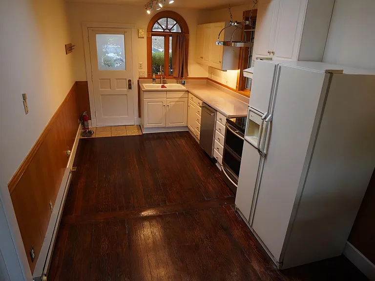 2104 W Clarke Ave — Photo 6