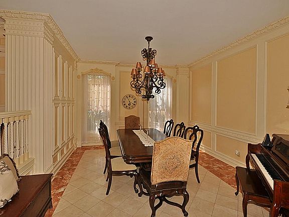 5th image of 8 Colony Park Dr