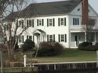 153 Eaton Ln, West Islip, NY 11795