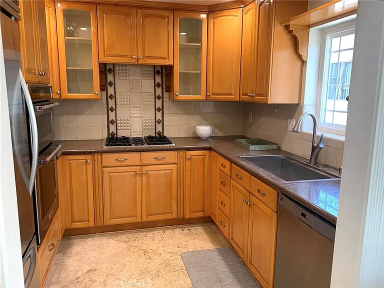 425 S Catalina Ave #4 — Photo 3