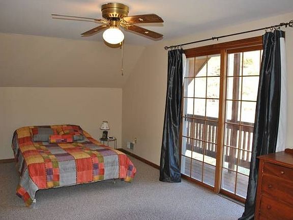 Upstairs BR with balcony