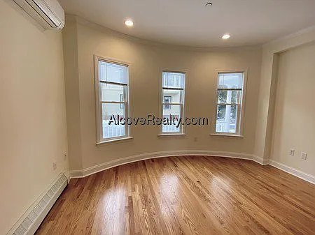 2 bed, 1.0 bath, $4,450 — Photo 2