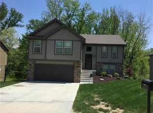 127 Johnson Rd, Liberty, MO 64068