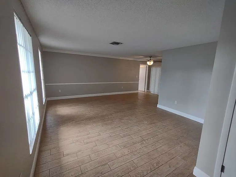 8811 Seeley Ln — Photo 3